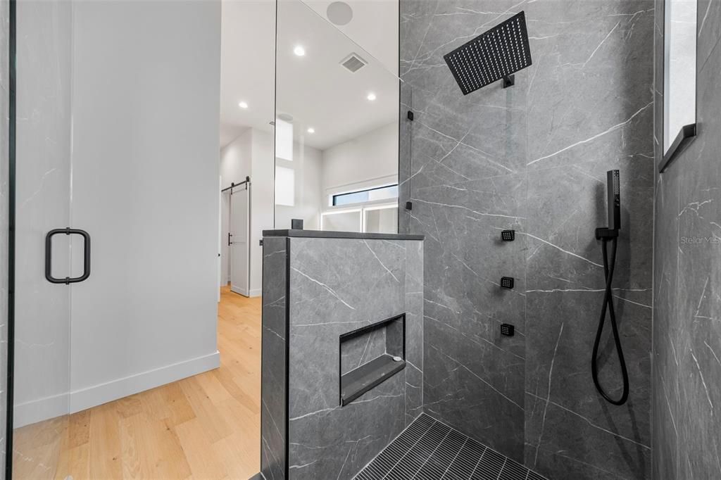 En Venta: $3,099,990 (5 camas, 5 baños, 5096 Pies cuadrados)