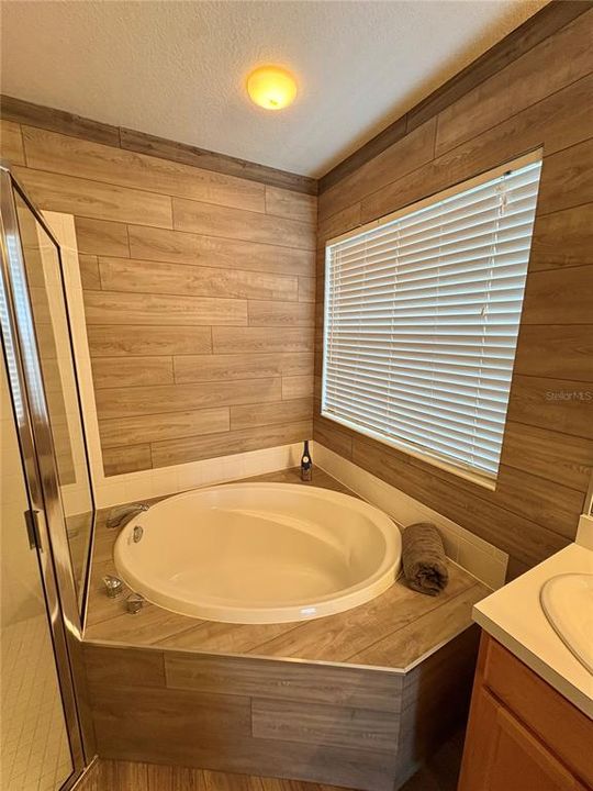 For Sale: $545,000 (3 beds, 2 baths, 2038 Square Feet)