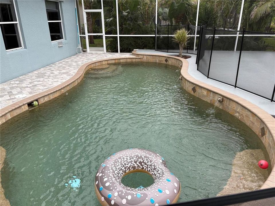 For Sale: $545,000 (3 beds, 2 baths, 2038 Square Feet)