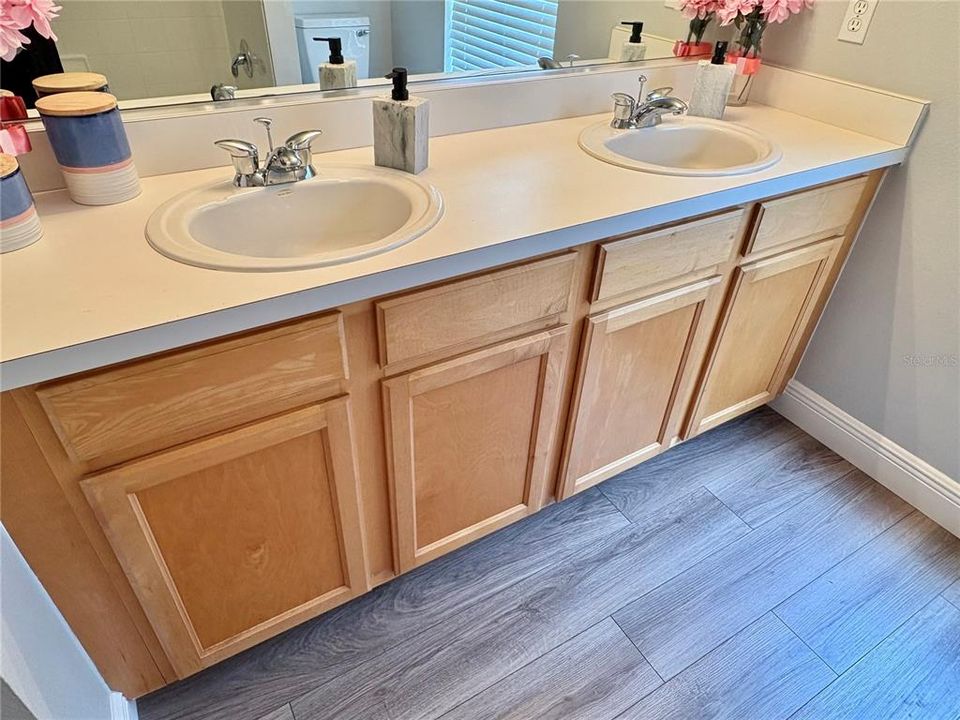 For Sale: $545,000 (3 beds, 2 baths, 2038 Square Feet)