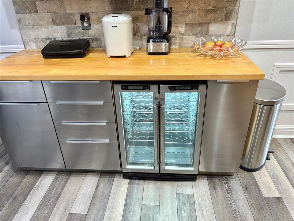 For Sale: $545,000 (3 beds, 2 baths, 2038 Square Feet)