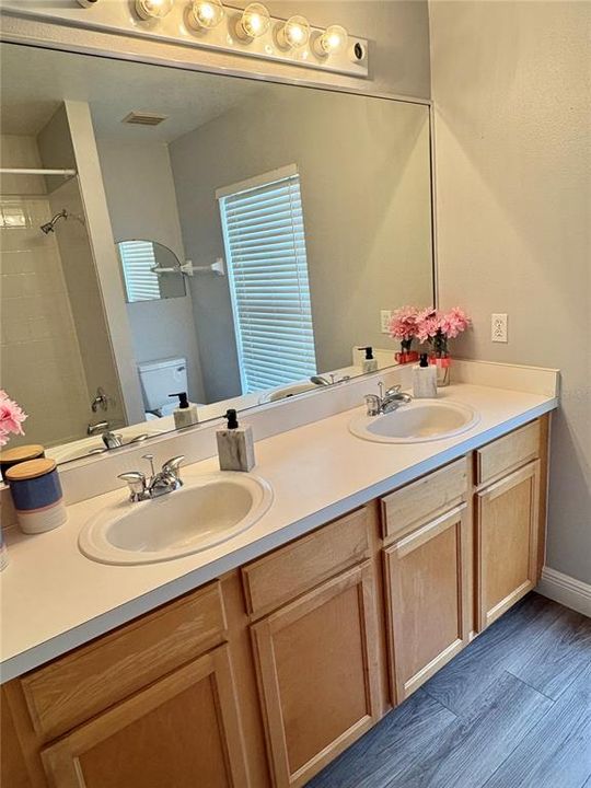 For Sale: $545,000 (3 beds, 2 baths, 2038 Square Feet)