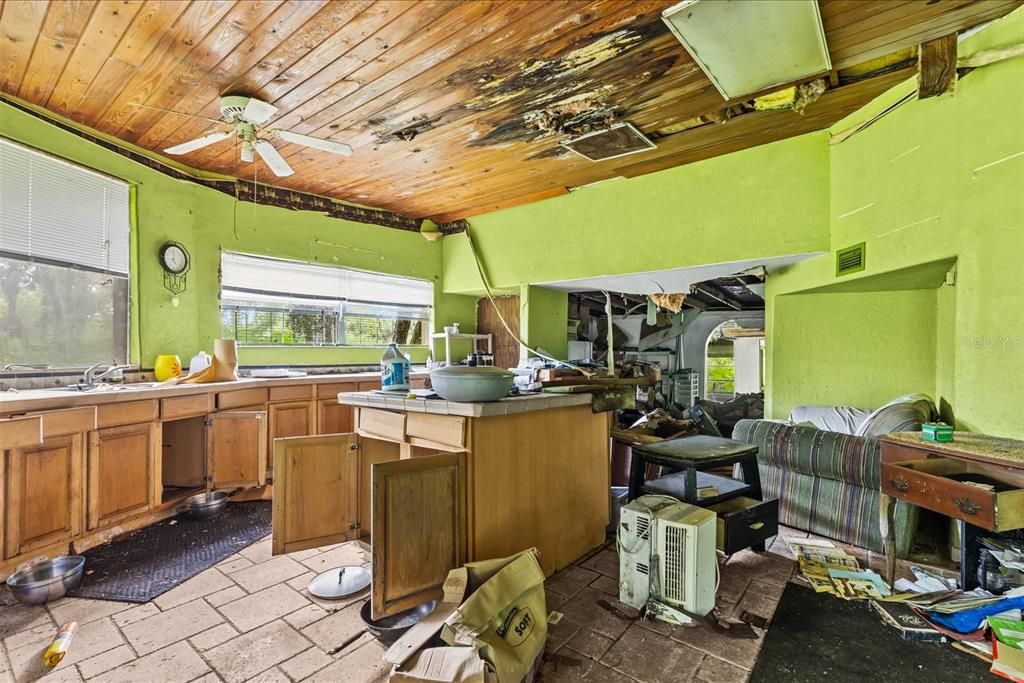 Под контрактом: $160,000 (3 спален, 2 ванн, 1200 Квадратных фут)