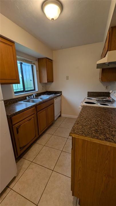 待售: $490,000 (8 贝兹, 0 浴室, 3600 平方英尺)