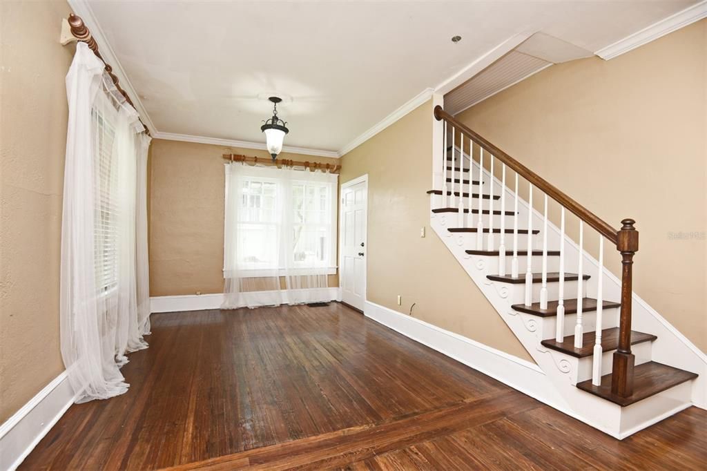 Activo con contrato: $2,875 (3 camas, 2 baños, 2600 Pies cuadrados)