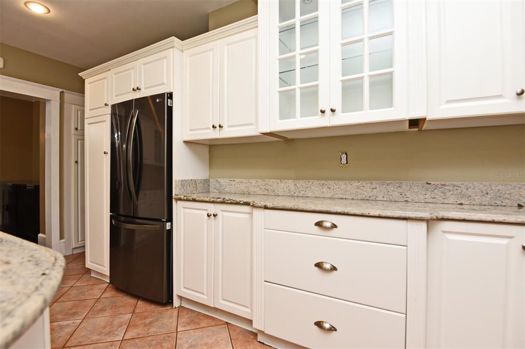 Activo con contrato: $2,875 (3 camas, 2 baños, 2600 Pies cuadrados)