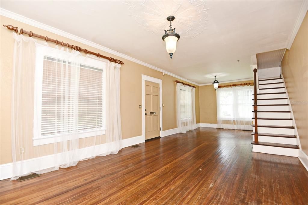 Activo con contrato: $2,875 (3 camas, 2 baños, 2600 Pies cuadrados)