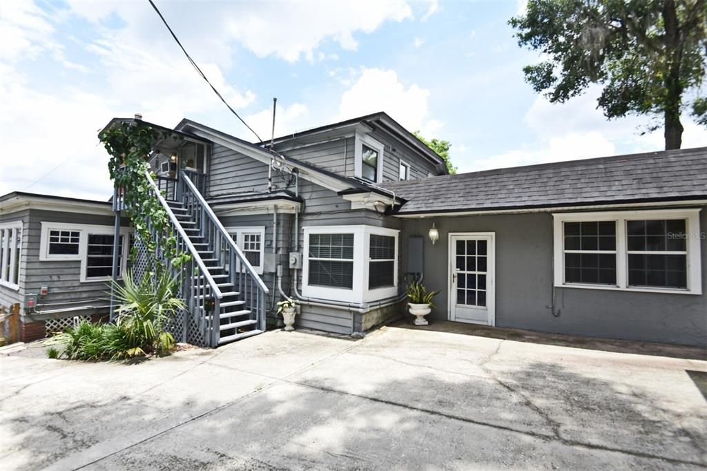 Activo con contrato: $2,875 (3 camas, 2 baños, 2600 Pies cuadrados)