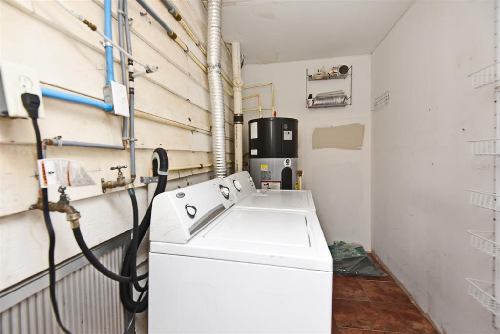 Activo con contrato: $2,875 (3 camas, 2 baños, 2600 Pies cuadrados)