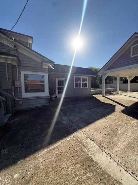 Activo con contrato: $2,875 (3 camas, 2 baños, 2600 Pies cuadrados)