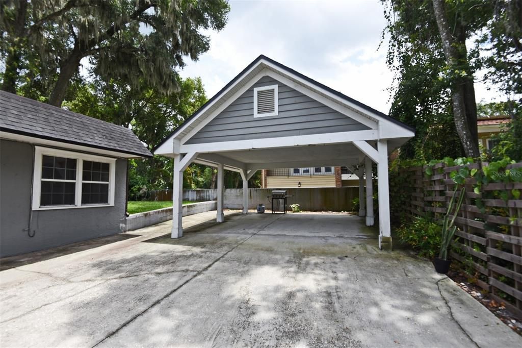 Activo con contrato: $2,875 (3 camas, 2 baños, 2600 Pies cuadrados)