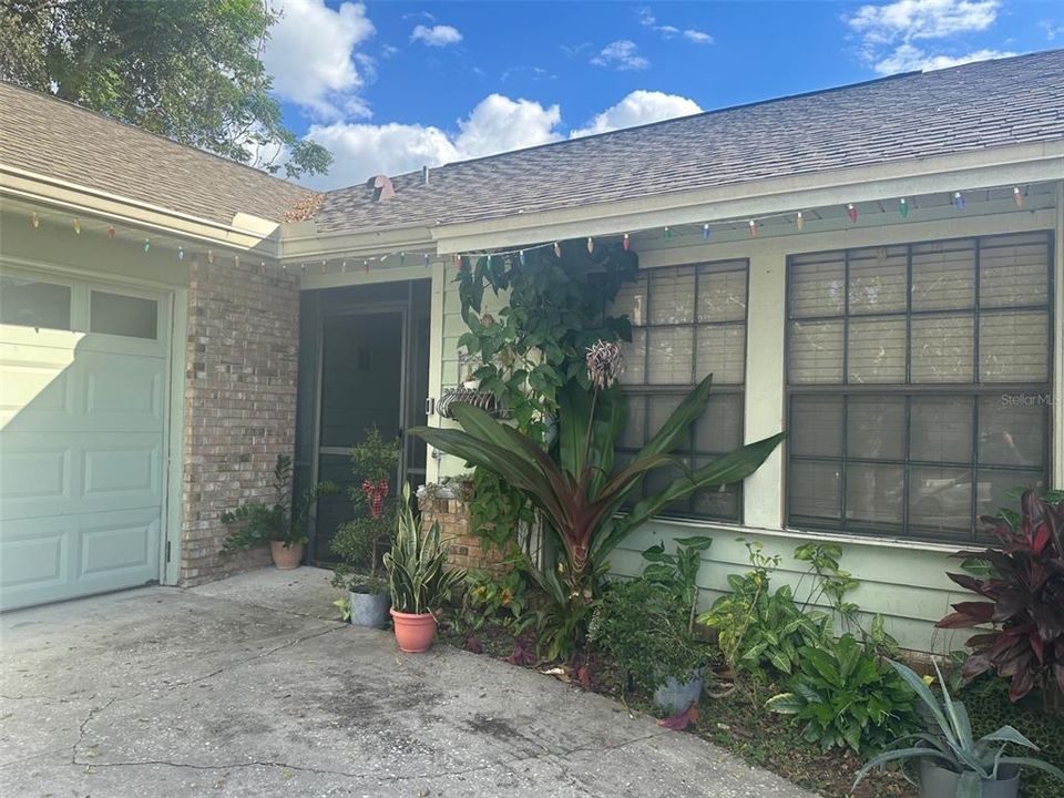 Activo con contrato: $395,000 (3 camas, 2 baños, 1621 Pies cuadrados)