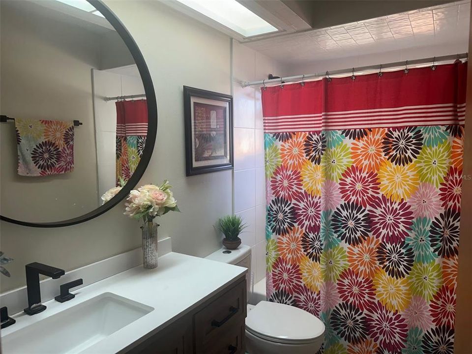 Activo con contrato: $395,000 (3 camas, 2 baños, 1621 Pies cuadrados)