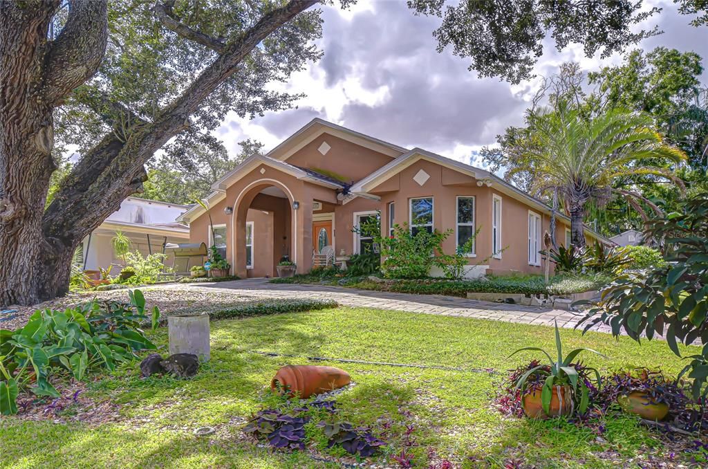 Active With Contract: $749,000 (2 beds, 2 baths, 1830 Square Feet)