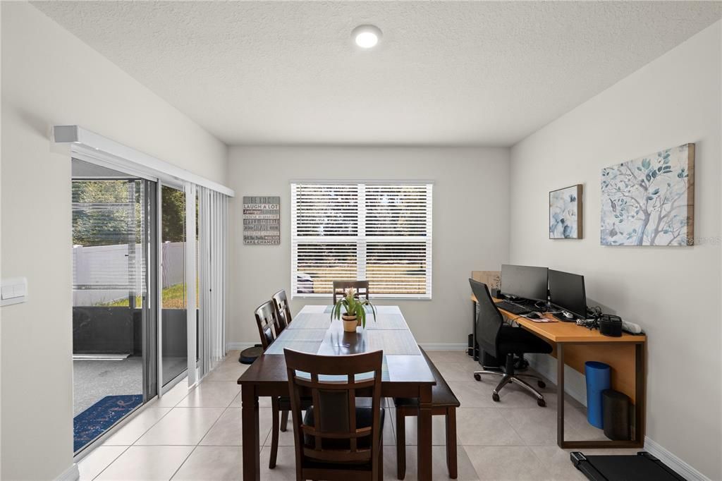 На продажу: $339,900 (3 спален, 2 ванн, 1672 Квадратных фут)