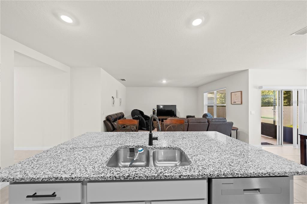 На продажу: $339,900 (3 спален, 2 ванн, 1672 Квадратных фут)