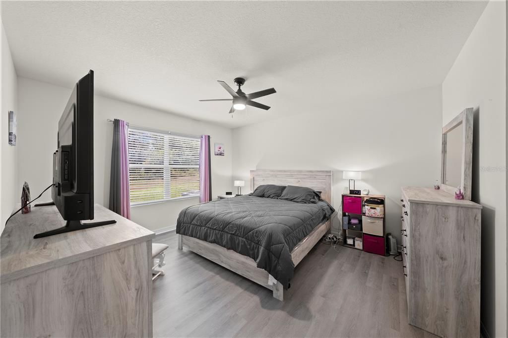 На продажу: $339,900 (3 спален, 2 ванн, 1672 Квадратных фут)