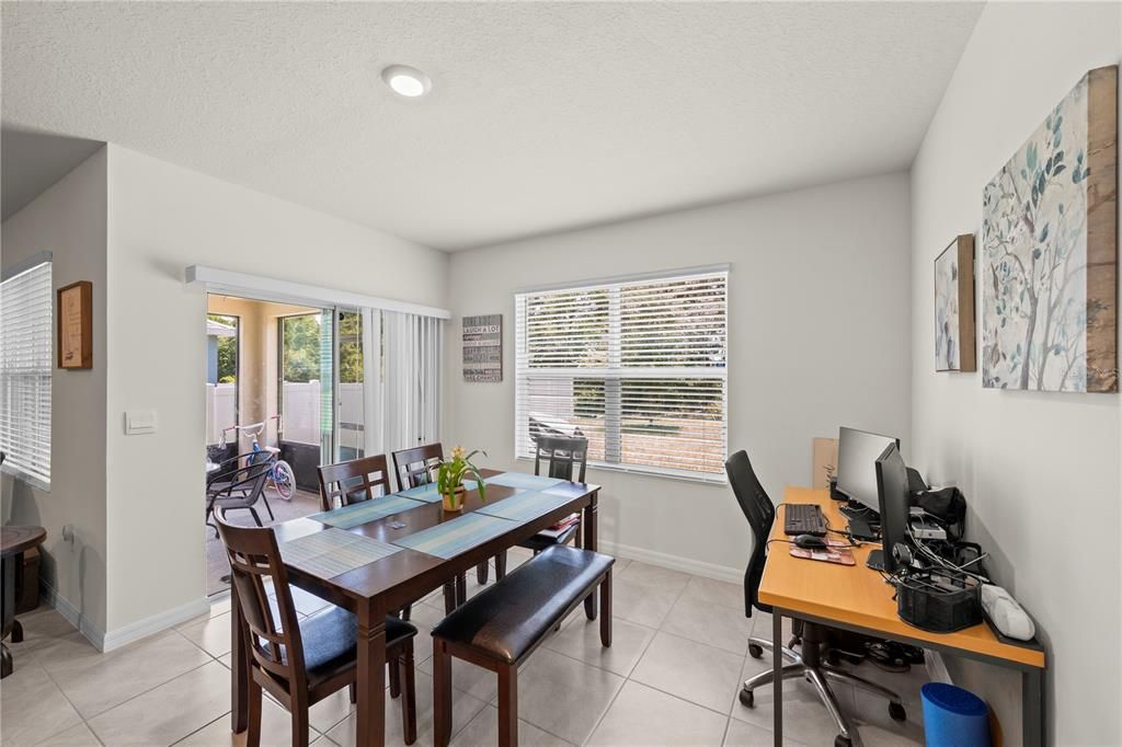 На продажу: $339,900 (3 спален, 2 ванн, 1672 Квадратных фут)