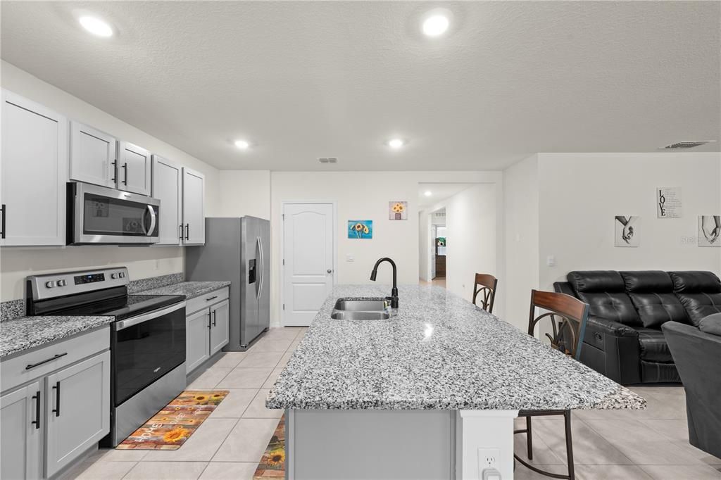 На продажу: $339,900 (3 спален, 2 ванн, 1672 Квадратных фут)