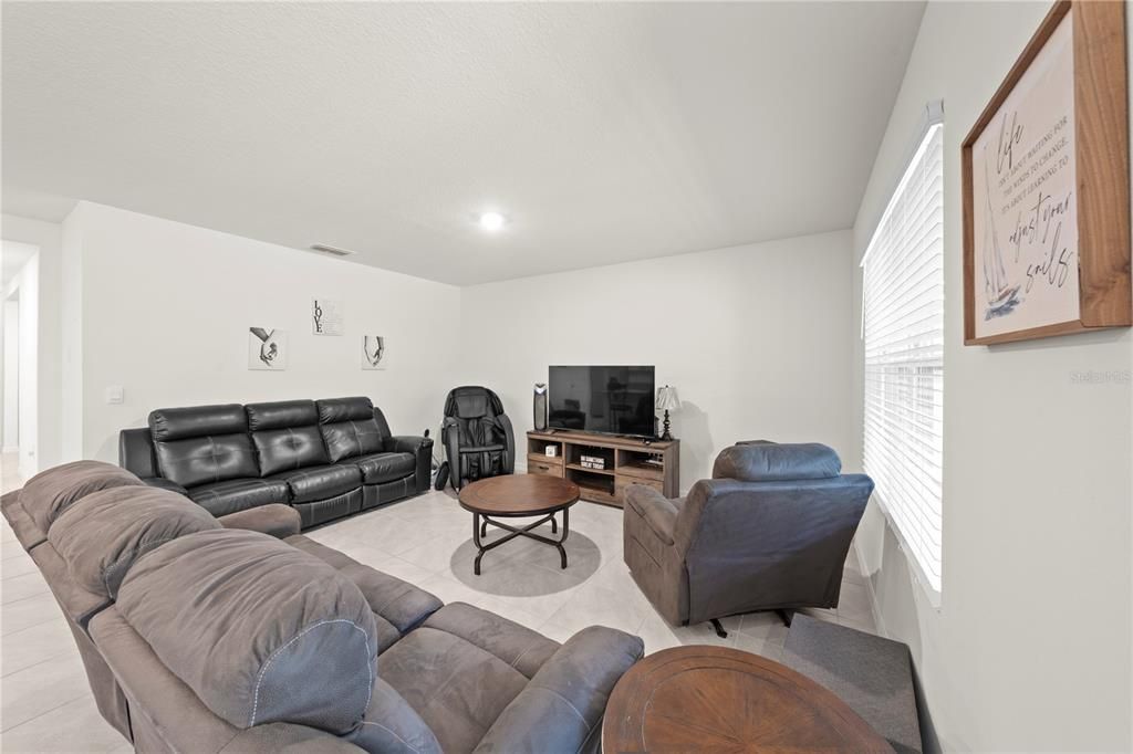 На продажу: $339,900 (3 спален, 2 ванн, 1672 Квадратных фут)