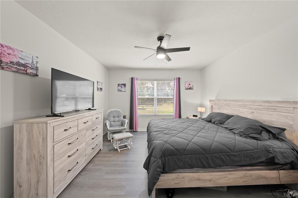 На продажу: $339,900 (3 спален, 2 ванн, 1672 Квадратных фут)