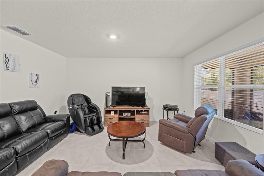 На продажу: $339,900 (3 спален, 2 ванн, 1672 Квадратных фут)