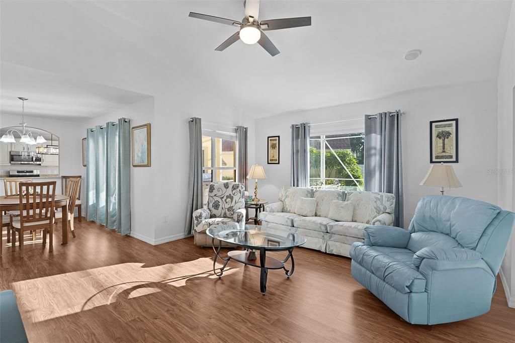 На продажу: $698,640 (3 спален, 2 ванн, 2366 Квадратных фут)