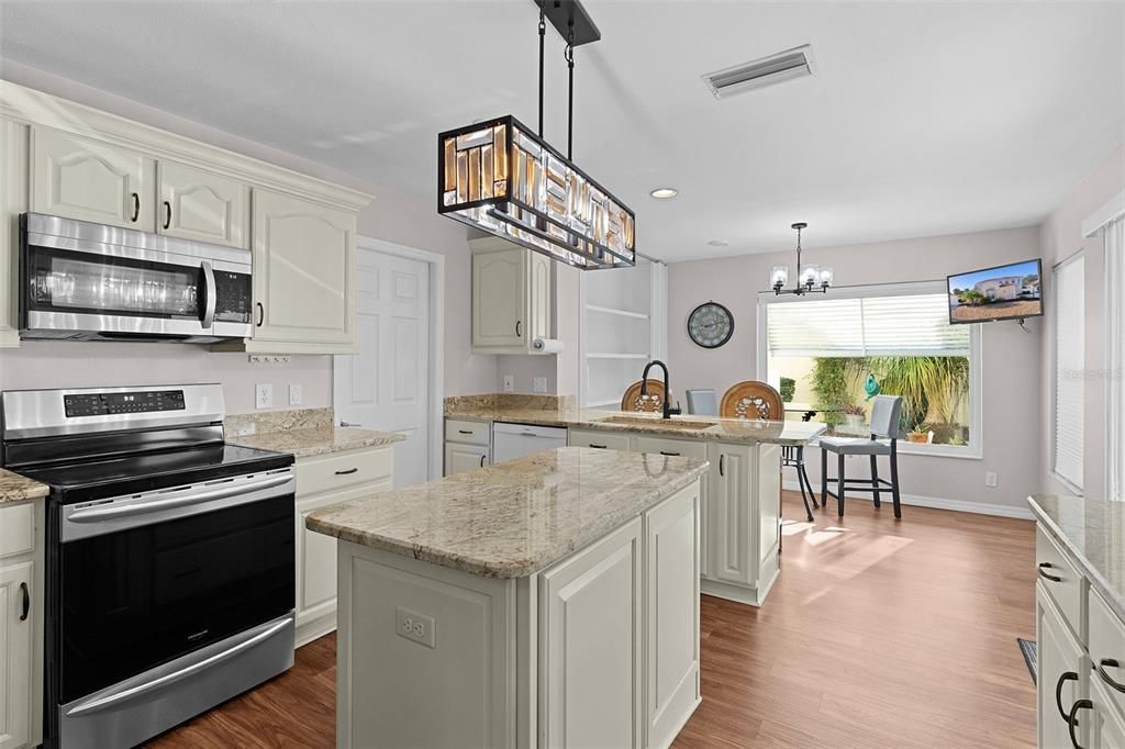 На продажу: $698,640 (3 спален, 2 ванн, 2366 Квадратных фут)