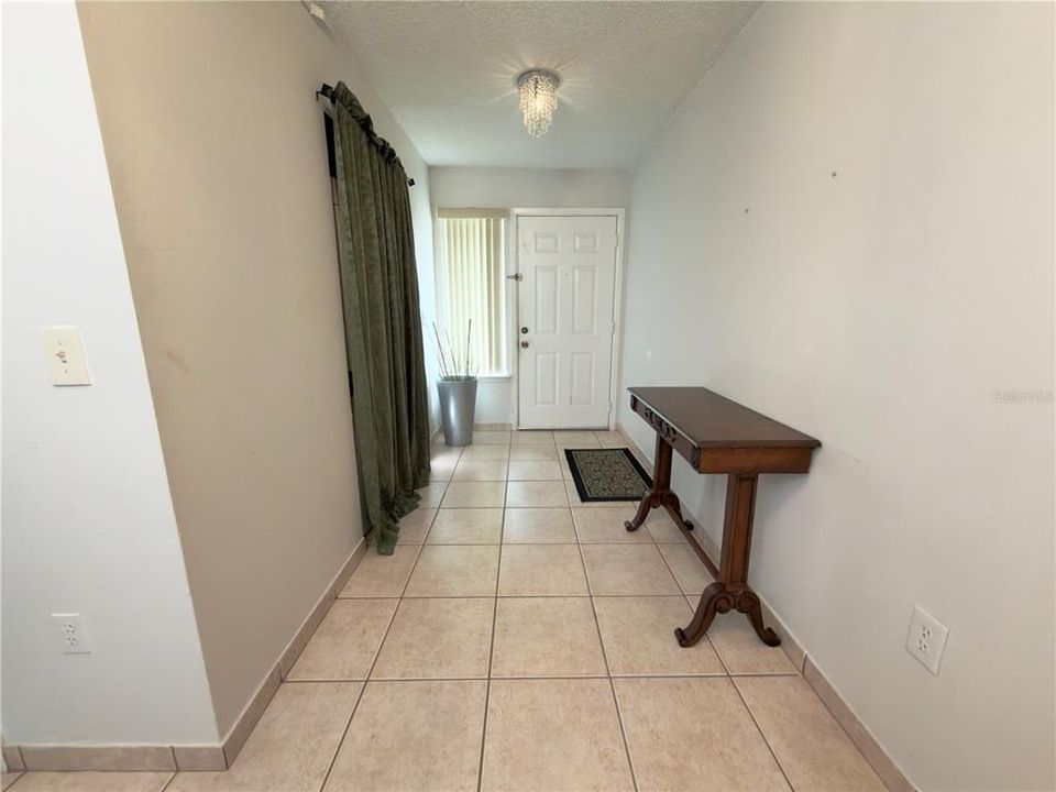 Activo con contrato: $225,000 (3 camas, 2 baños, 1120 Pies cuadrados)