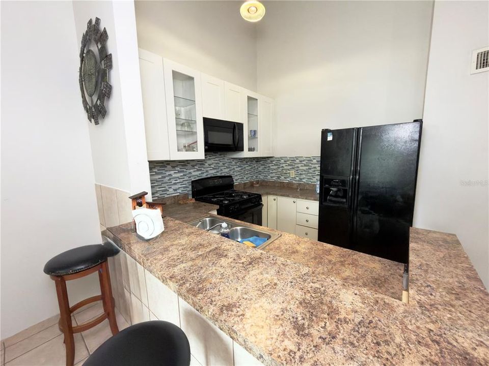 Activo con contrato: $225,000 (3 camas, 2 baños, 1120 Pies cuadrados)