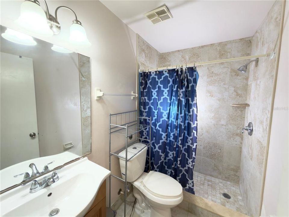 Activo con contrato: $225,000 (3 camas, 2 baños, 1120 Pies cuadrados)