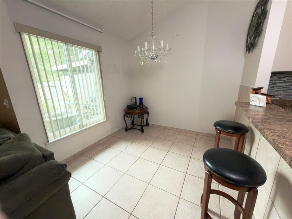 Activo con contrato: $225,000 (3 camas, 2 baños, 1120 Pies cuadrados)