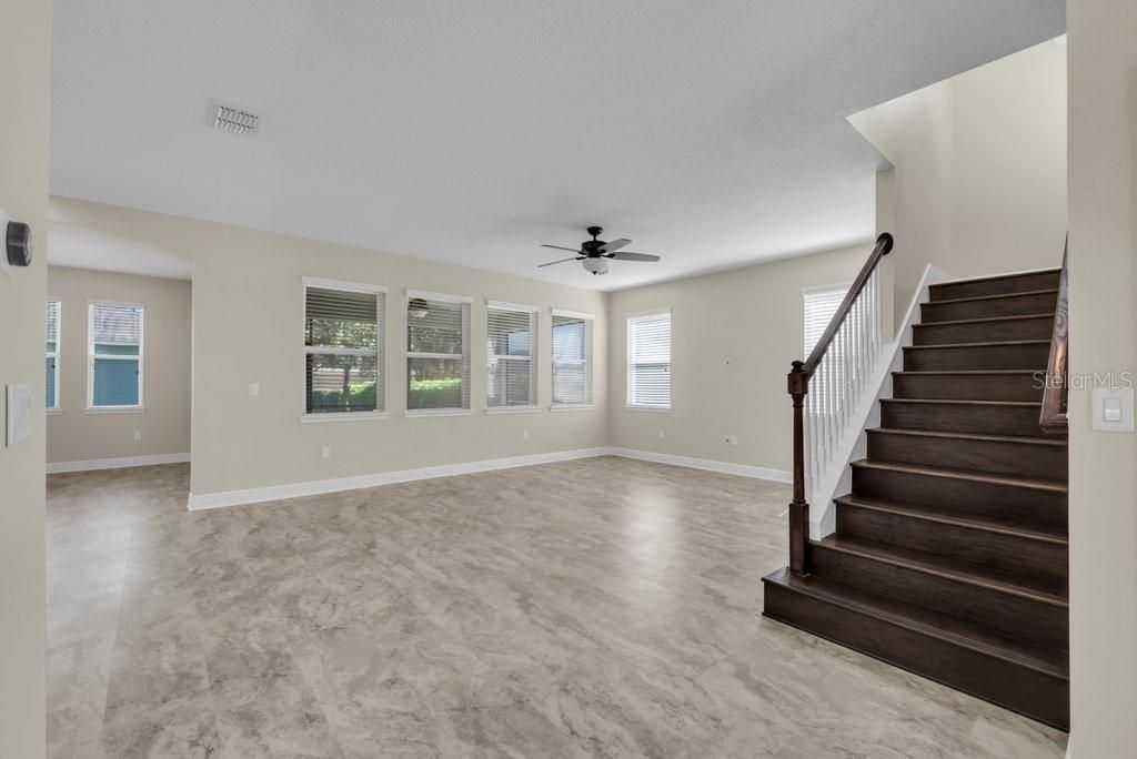 Active With Contract: $560,000 (4 beds, 3 baths, 2534 Square Feet)