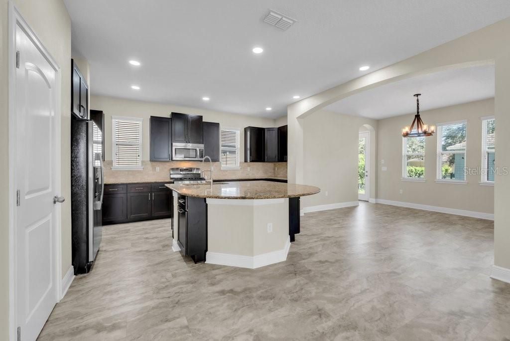 Active With Contract: $560,000 (4 beds, 3 baths, 2534 Square Feet)