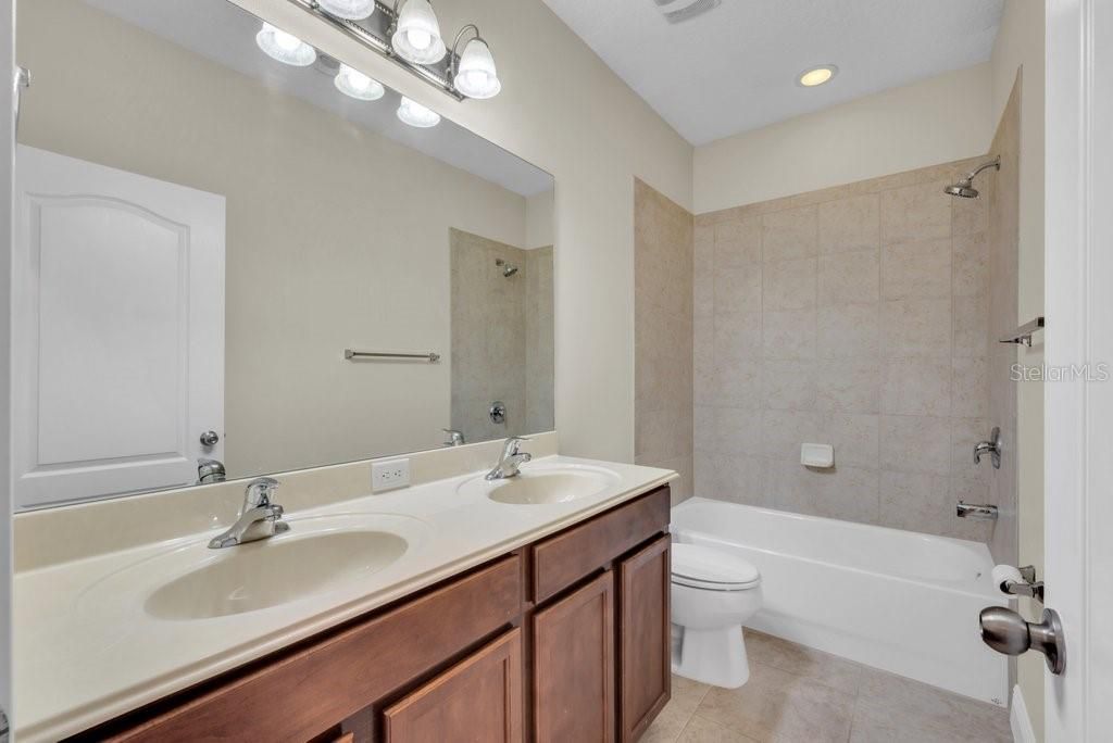 Active With Contract: $560,000 (4 beds, 3 baths, 2534 Square Feet)