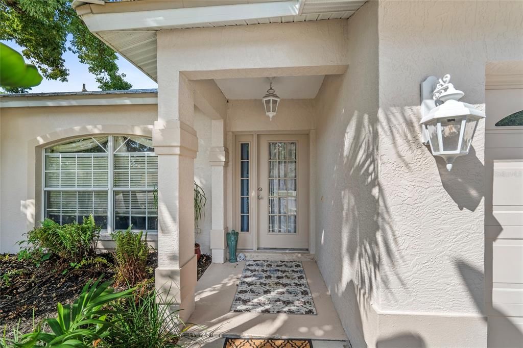 Под контрактом: $370,000 (3 спален, 2 ванн, 1832 Квадратных фут)