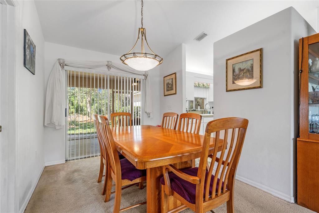 Под контрактом: $370,000 (3 спален, 2 ванн, 1832 Квадратных фут)