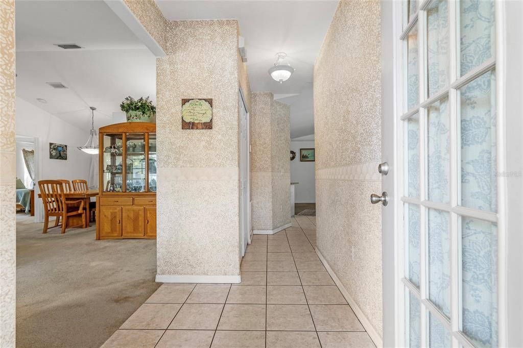 Под контрактом: $370,000 (3 спален, 2 ванн, 1832 Квадратных фут)