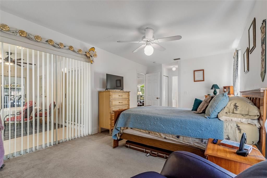 Под контрактом: $370,000 (3 спален, 2 ванн, 1832 Квадратных фут)