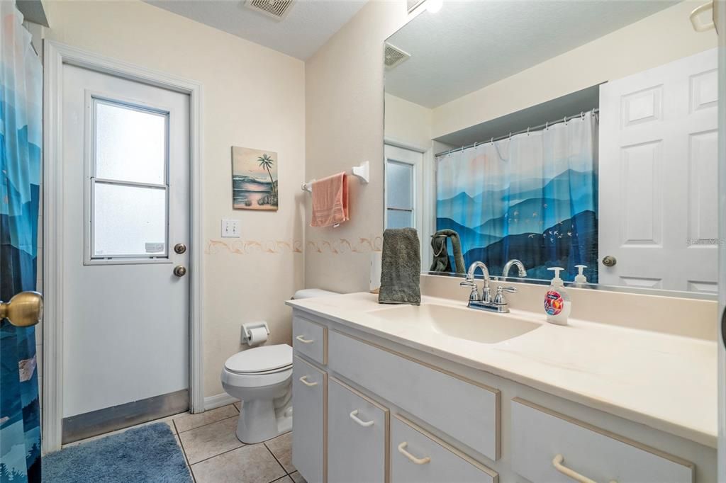 Под контрактом: $370,000 (3 спален, 2 ванн, 1832 Квадратных фут)