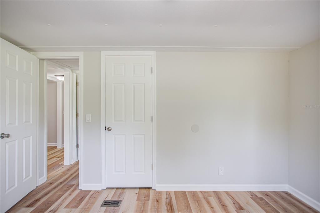 For Sale: $260,000 (4 beds, 2 baths, 1755 Square Feet)