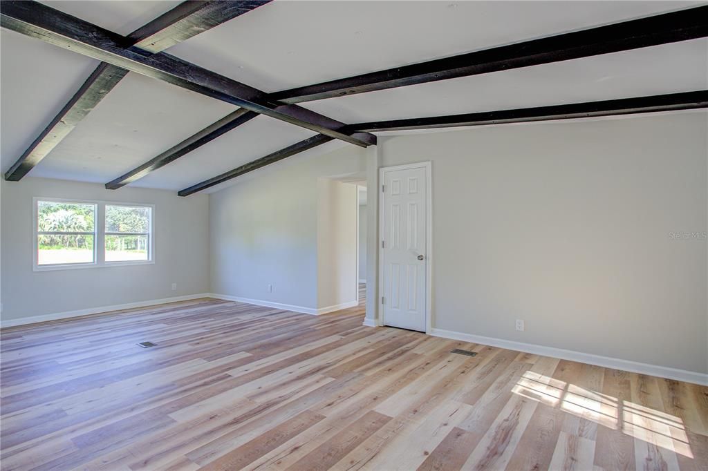 For Sale: $260,000 (4 beds, 2 baths, 1755 Square Feet)