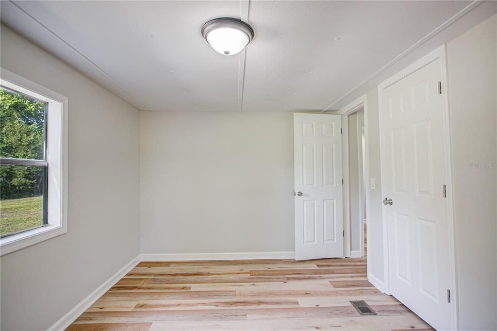 For Sale: $260,000 (4 beds, 2 baths, 1755 Square Feet)