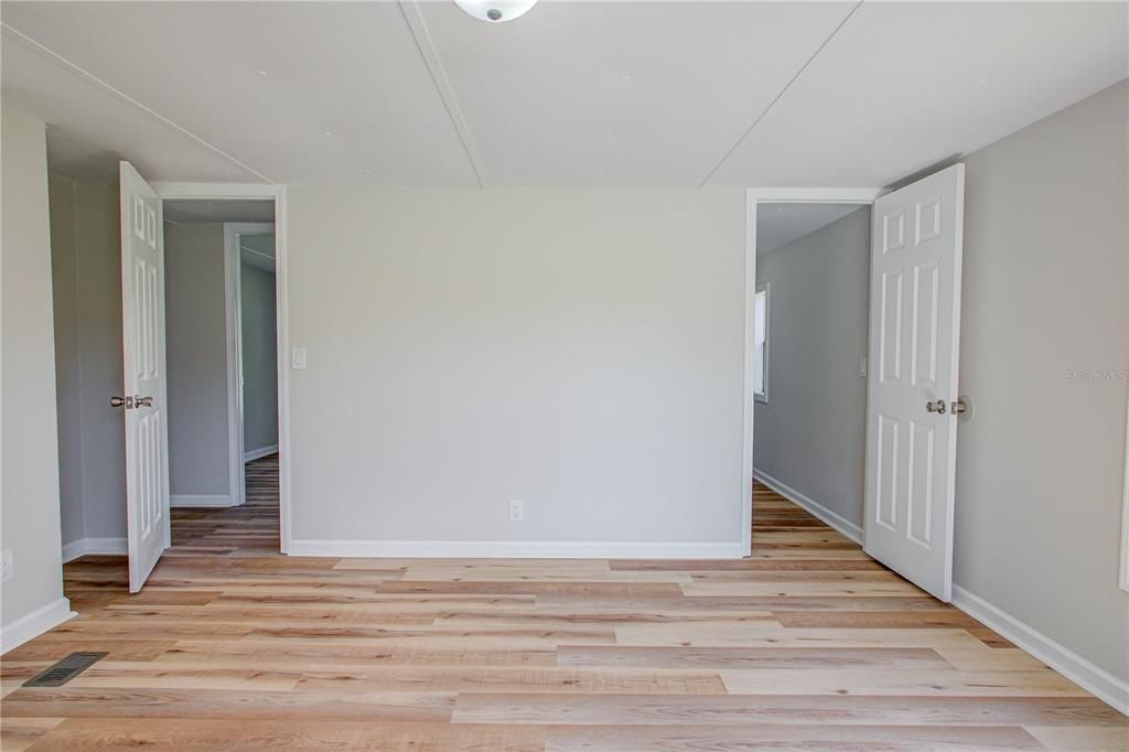 For Sale: $260,000 (4 beds, 2 baths, 1755 Square Feet)