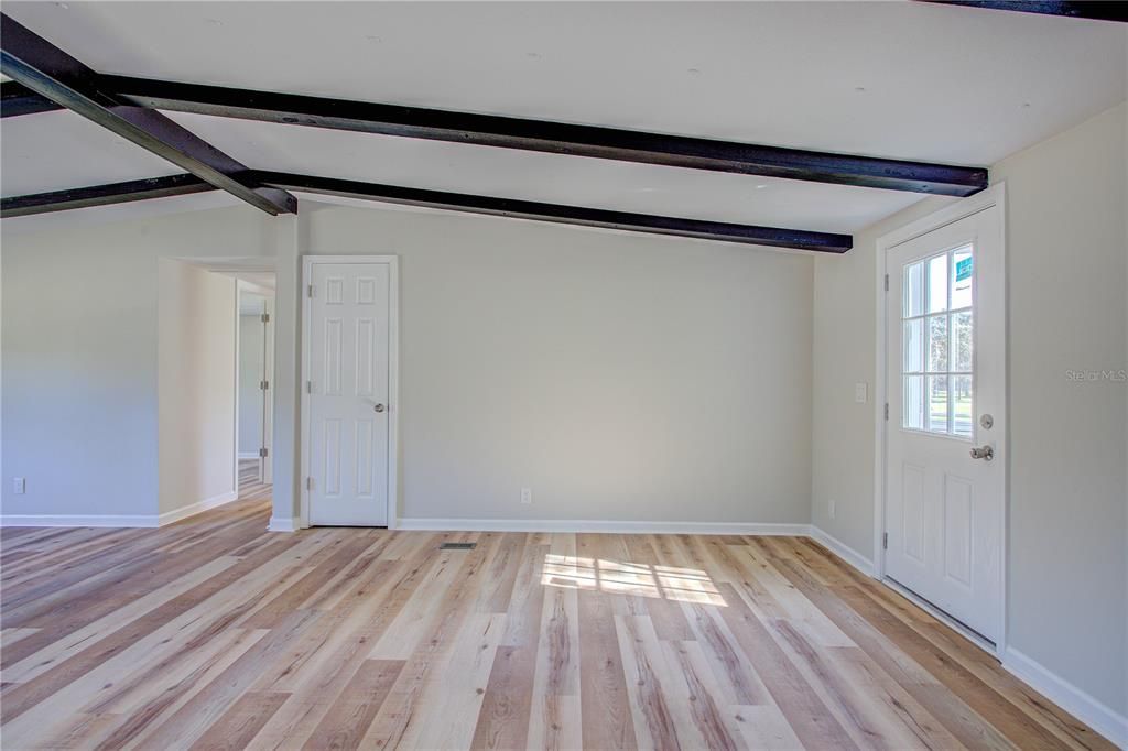 For Sale: $260,000 (4 beds, 2 baths, 1755 Square Feet)