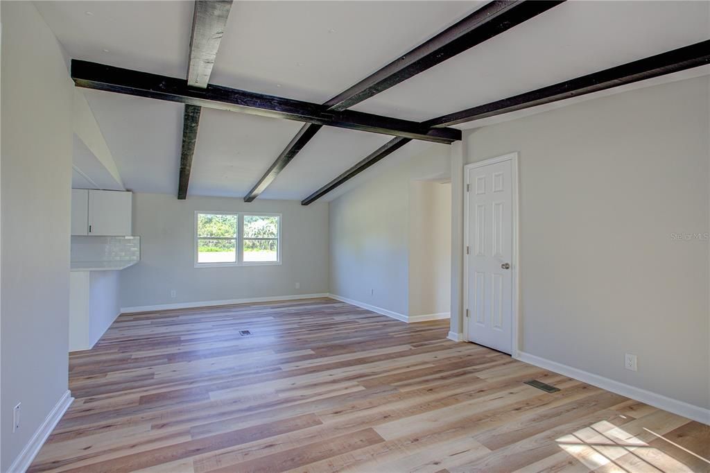 For Sale: $260,000 (4 beds, 2 baths, 1755 Square Feet)