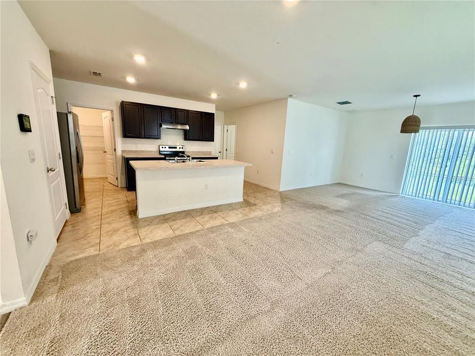 合同活跃: $2,100 (5 贝兹, 3 浴室, 2522 平方英尺)