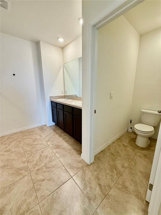 合同活跃: $2,100 (5 贝兹, 3 浴室, 2522 平方英尺)