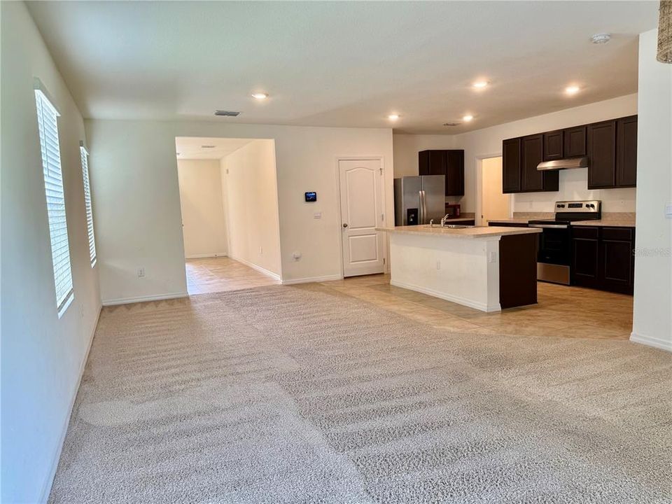 合同活跃: $2,100 (5 贝兹, 3 浴室, 2522 平方英尺)