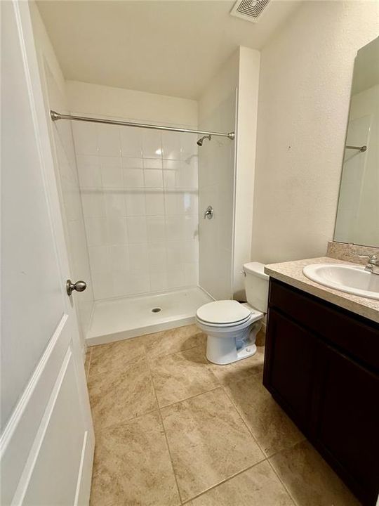 合同活跃: $2,100 (5 贝兹, 3 浴室, 2522 平方英尺)